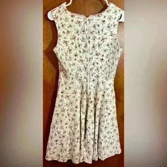 Fever London floral lace fit and flare dress - Picture 4 of 6